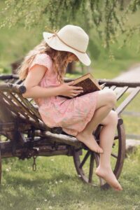 小学生が読書をする際の姿勢は目に近いとどう影響するのか？