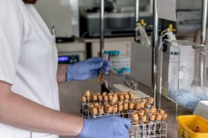 健康診断で視力再検査が必要な理由とは？
