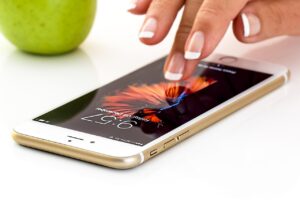 スクリーンタイムの制限を子どもにどう適切に設けるべきか？