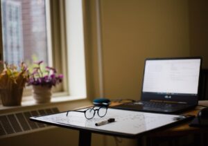 学校で勉強する時の視力ケアのポイントは？