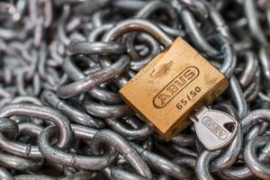 子供の近視抑制にかかる目薬の費用はどれくらい？