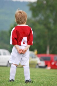 子供がスポーツをする時、眼鏡とコンタクトはどっちがいい？