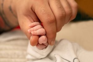小学生がコンタクトを使うのはいつからが適切？